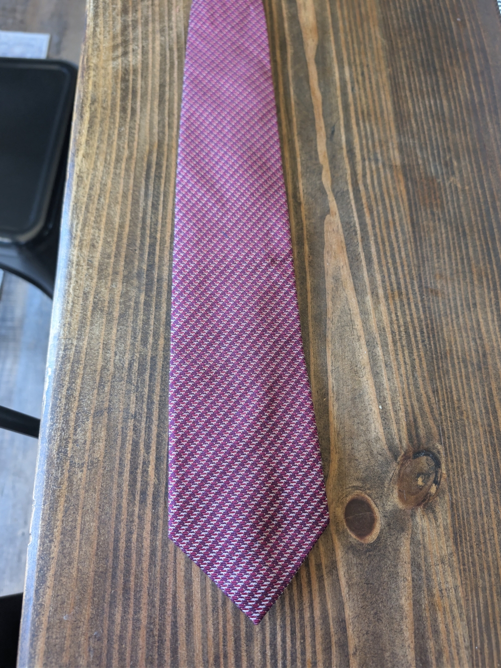 Nautica Men's Magenta and Gold Textured Pattern Silk Tie 57"L X 4" W